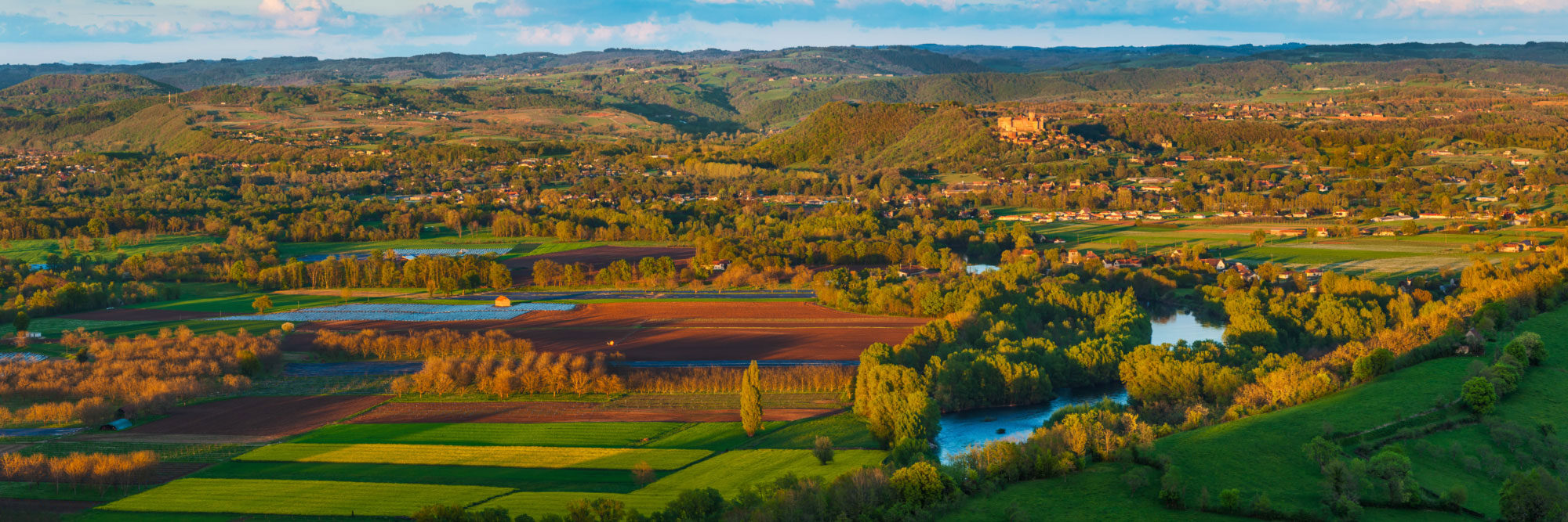 La Dordogne vers Gintrac, des ruines du château de Taillefer