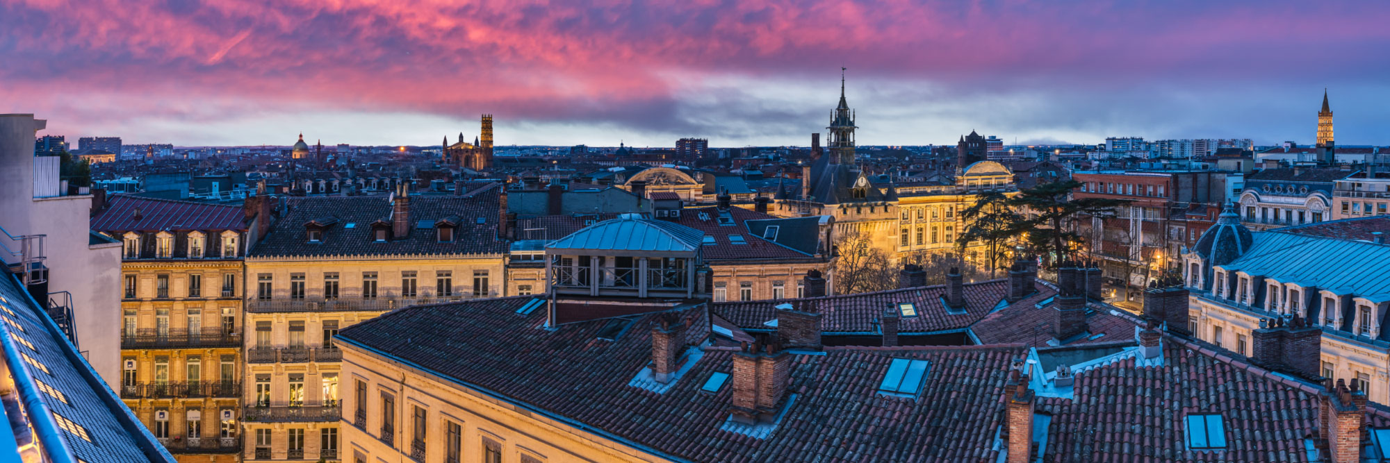 Vue des toits de Toulouse au dernier étage des Galeries Lafayette