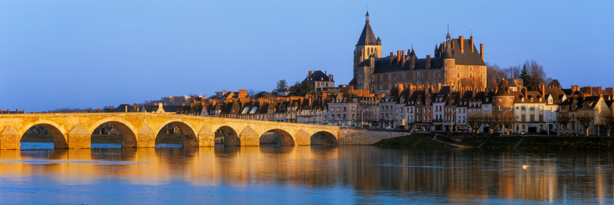 Vue de Gien depuis la rive gauche de la Loire