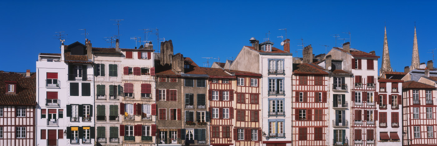 Herve Sentucq - Façades de Bayonne, Pays Basque, côte Atlantique
