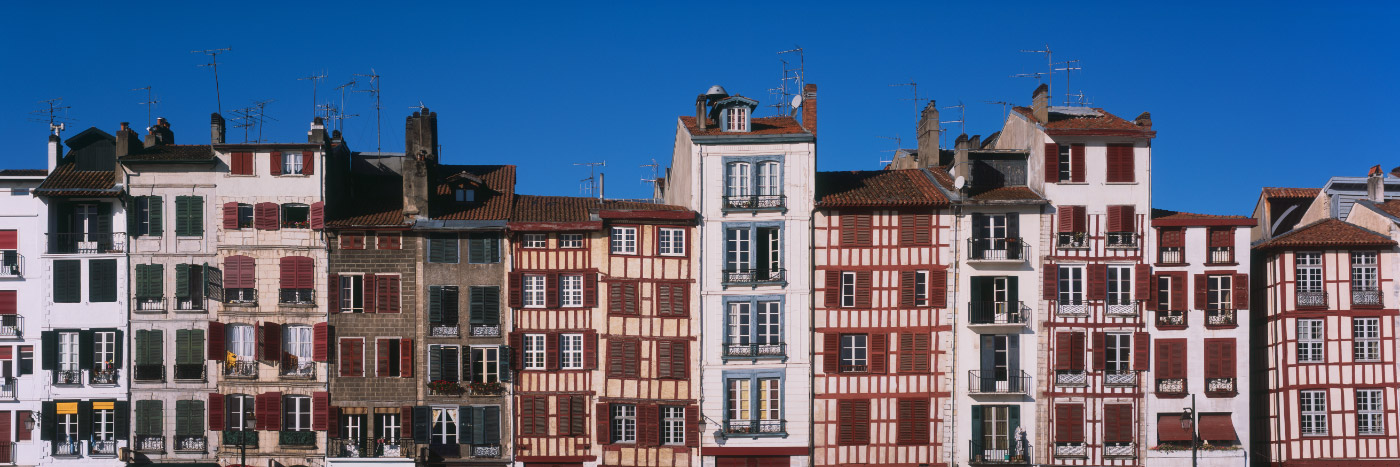 Herve Sentucq - Façades de Bayonne, Pays Basque, côte Atlantique