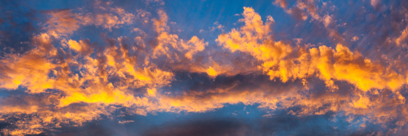 Herve Sentucq - Nuages embrasés par le soleil couchant