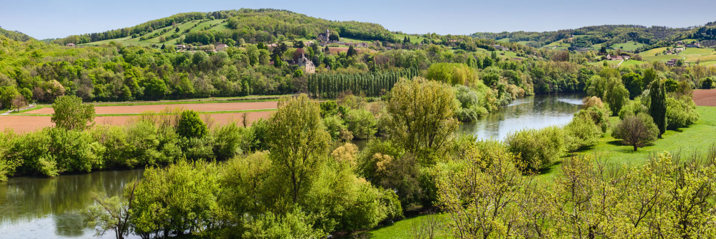 Herve Sentucq - La Dordogne, le chateau de Bétou, l'église et le village de Marnac, le chateau de Mirabel depuis Mouzens