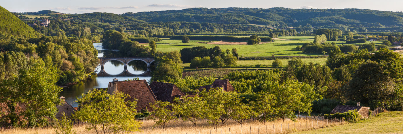 Herve Sentucq - La Dordogne et le château des Milandes, du hameau 'Le Pech', Saint-Vincent-de-Cosse