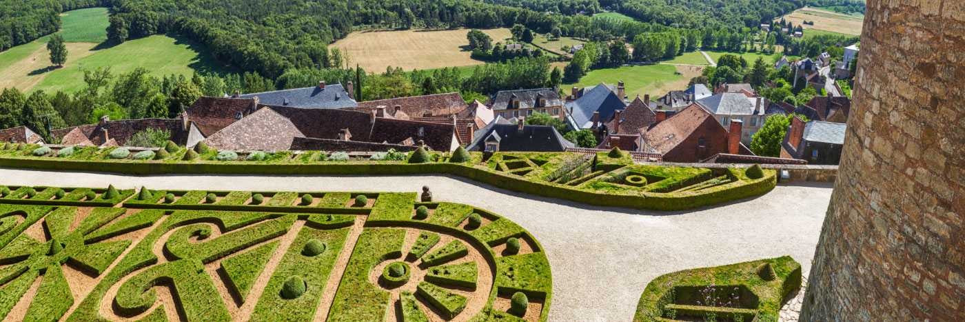 Herve Sentucq - Village et campagne d'Hautefort, vue de la terrasse du château