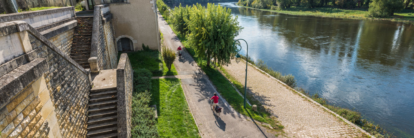 Herve Sentucq - A bicyclette sue les quais de Pessac-sur-Dordogne