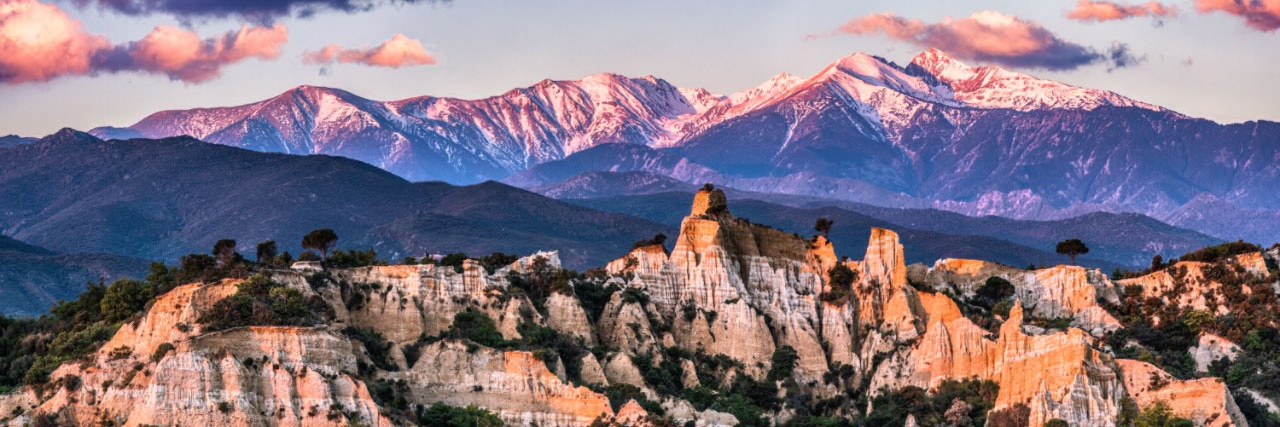 Herve Sentucq - Canigou et dentelles de pierre des orgues d'Ille-sur-Têt, Roussillon