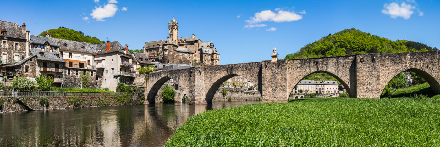 Herve Sentucq - Le château et le pont gothique d'Estaing sur le Lot, Rouergue