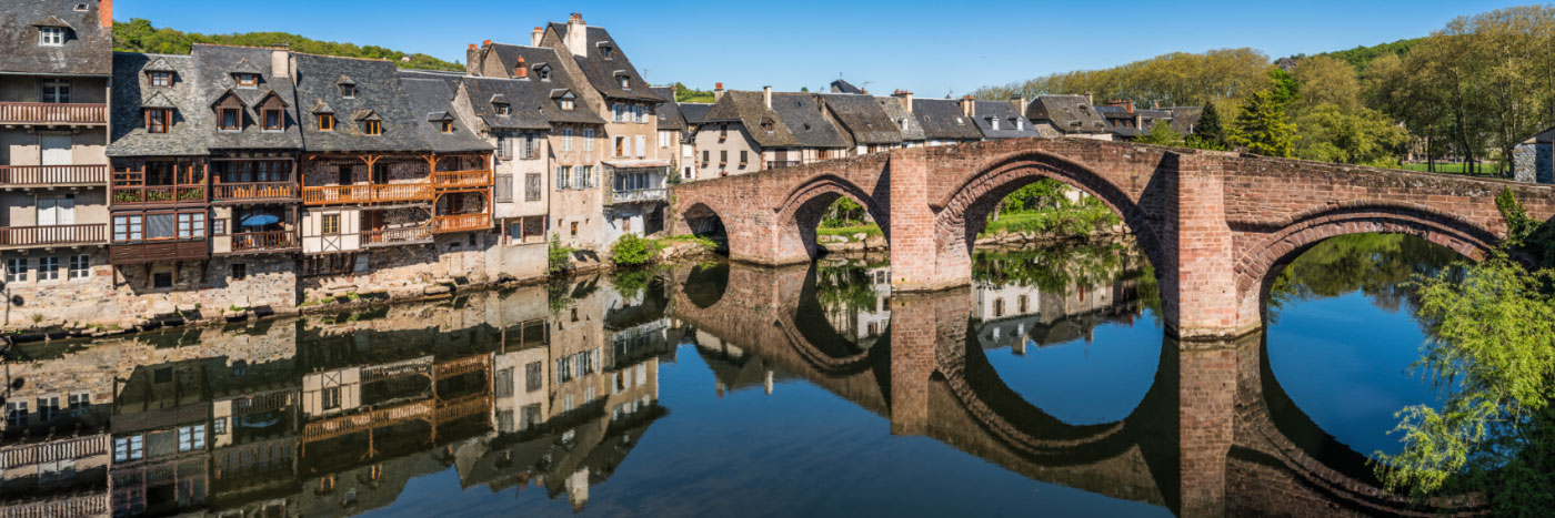 Herve Sentucq - Espalion, le Pont-Vieux sur le Lot et les maisons des tanneurs