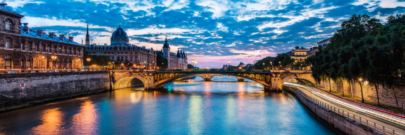 Herve Sentucq - L'île de la Cité, le Tribunal de Commerce, la Conciergerie et la Seine vus du Pont d'Arcole