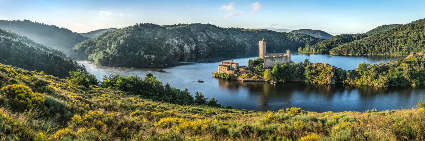 Herve Sentucq - Le château de Grangent sur son île au milieu de la Loire, Saint-Just-Saint-Rambert