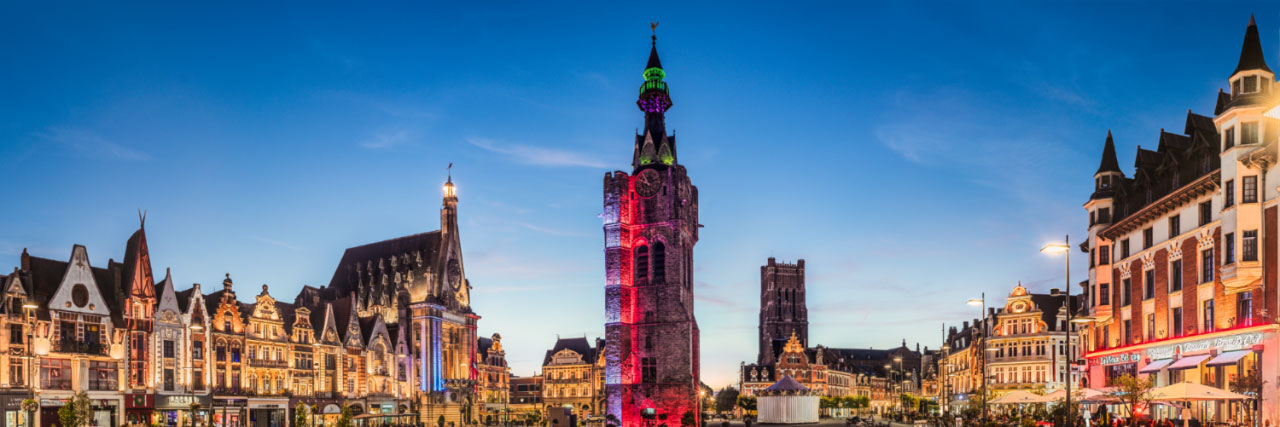 Herve Sentucq - La Grand Place de Béthune et son beffroi