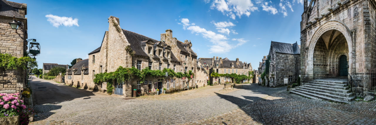 Herve Sentucq - Place centrale de Locronan