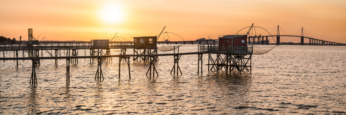 Herve Sentucq - Carrelets de St-Brévin-les-Pins devant le Pont de Saint-Nazaire, estuaire de la Loire