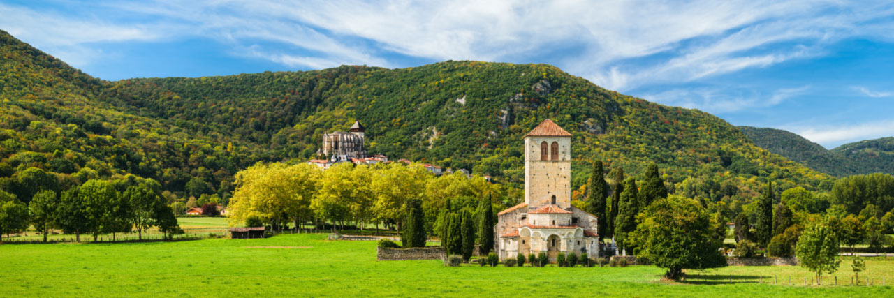 Herve Sentucq - Saint-Bertrand-de-Comminges et la basilique Saint-Just de Valcabrère (au premier plan)