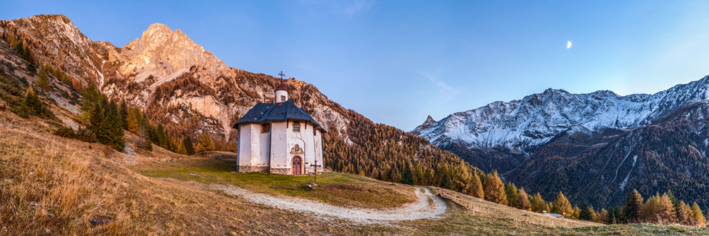 Herve Sentucq - Chapelle des Vernettes (Haute-Tarentaise)  face au massif de Bellecôte (Vanoise)