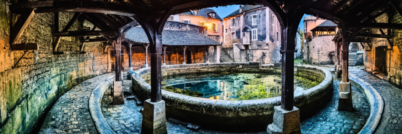 Herve Sentucq - Source-lavoir de la Fosse Dionne au toit en forme de demi-rotonde, Tonnerre