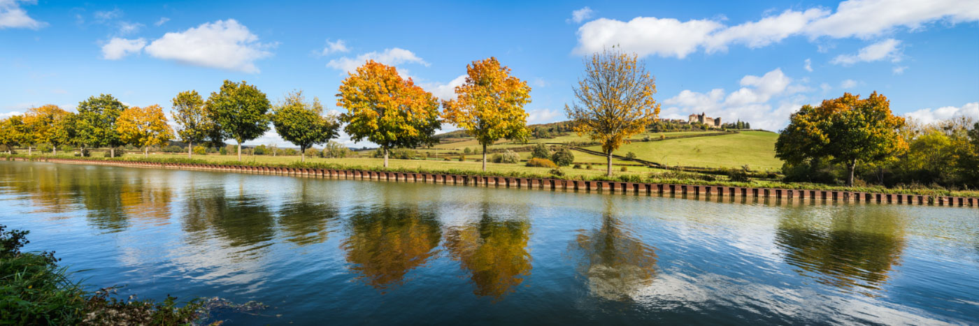 Herve Sentucq - Canal de Bourgogne au pied de Châteauneuf