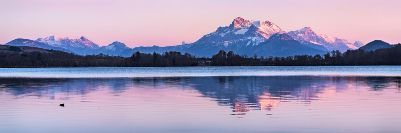 Herve Sentucq - Reflet de l'Obiou (massif du Dévoluy) dans un lac du plateau de la Matheysine