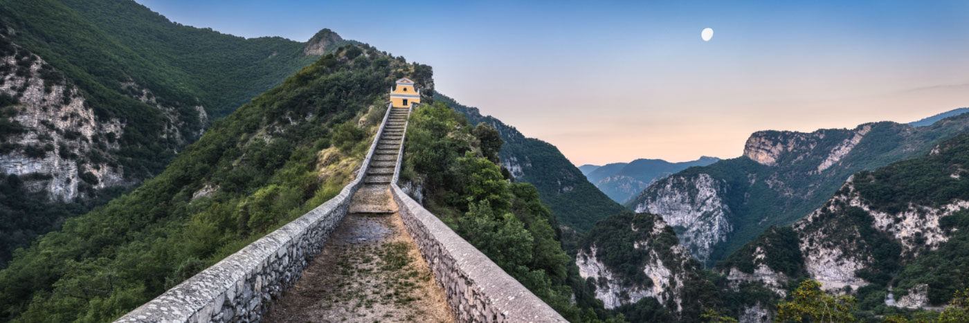 Herve Sentucq - Chapelle de la Ménour depuis son pont-escalier