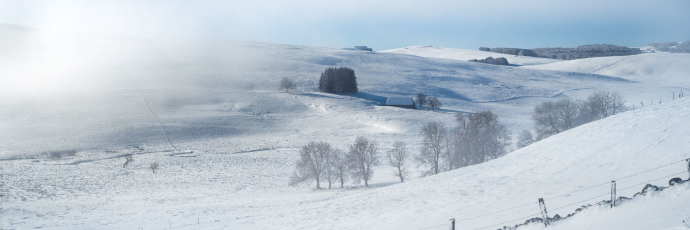 Herve Sentucq - Burons en hiver dans le brouillard, Saint-Urcize