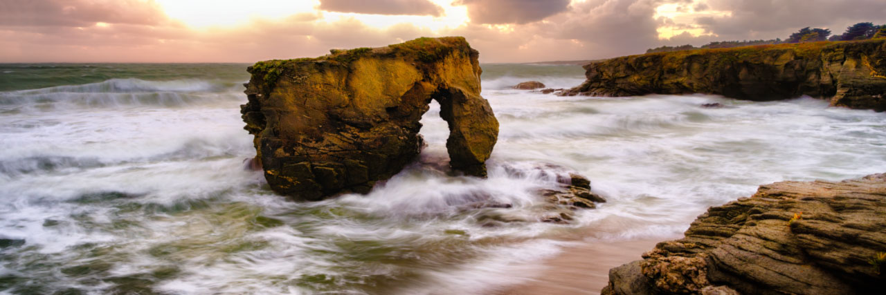 Herve Sentucq - L'éléphant (La Roche Percée), Préfailles, Côte de Jade