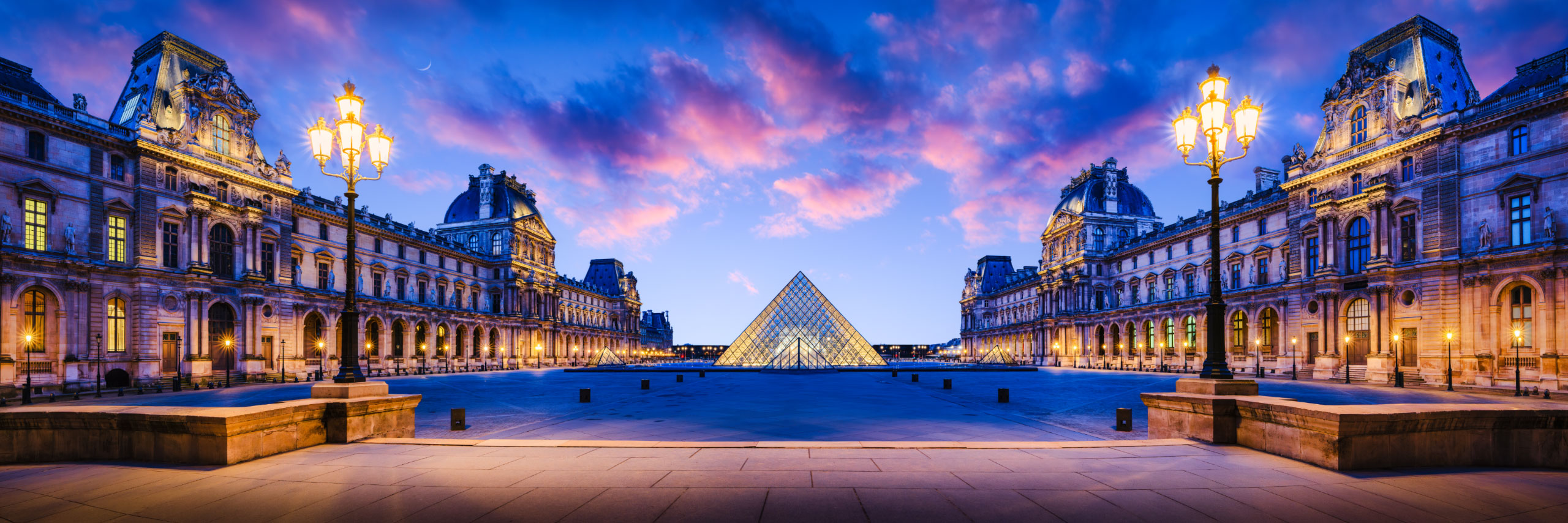 Musée et Pyramide du Louvre