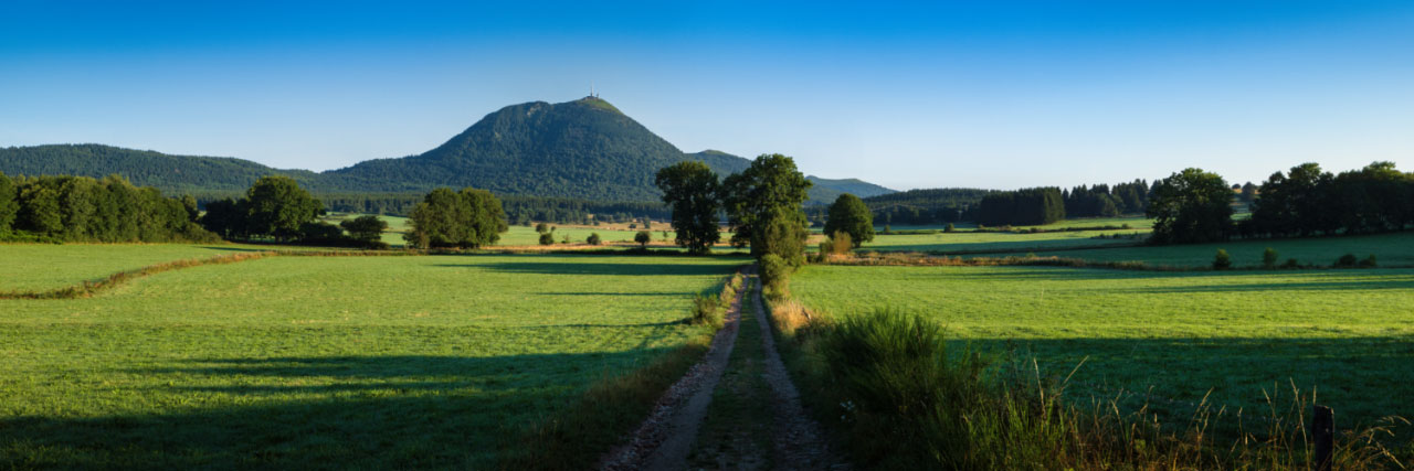 Herve Sentucq - Le Puy de Dôme vu de la plaine de Lachamp