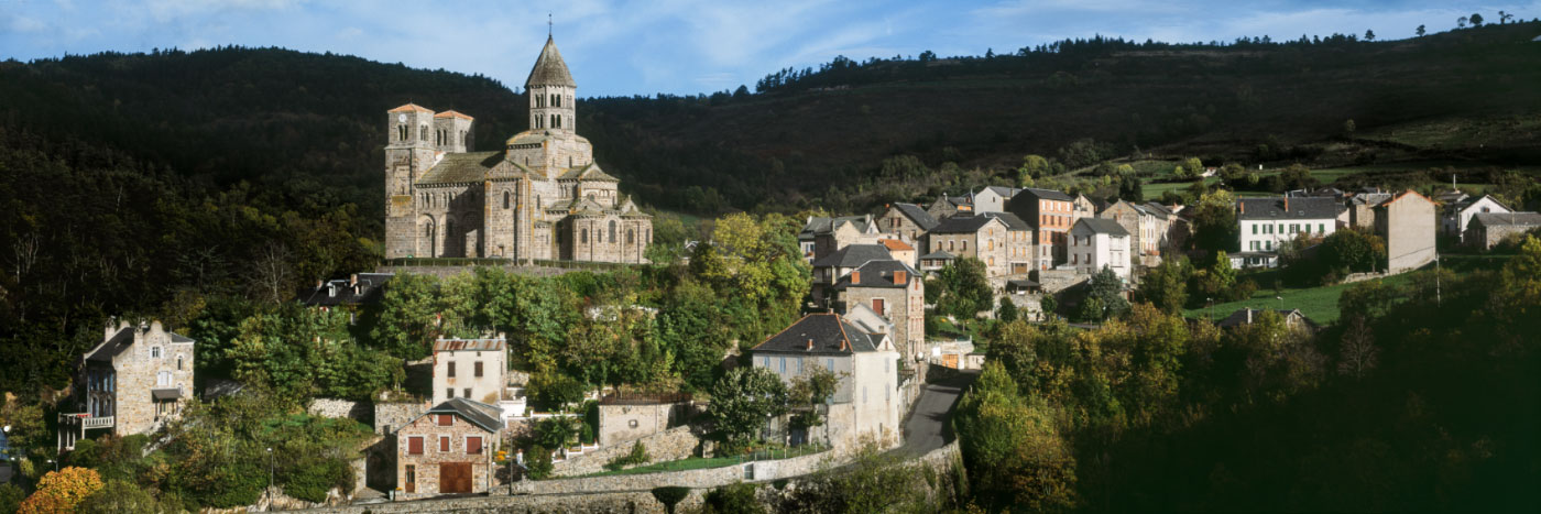 Herve Sentucq - Saint-Nectaire et son église romane, Sancy