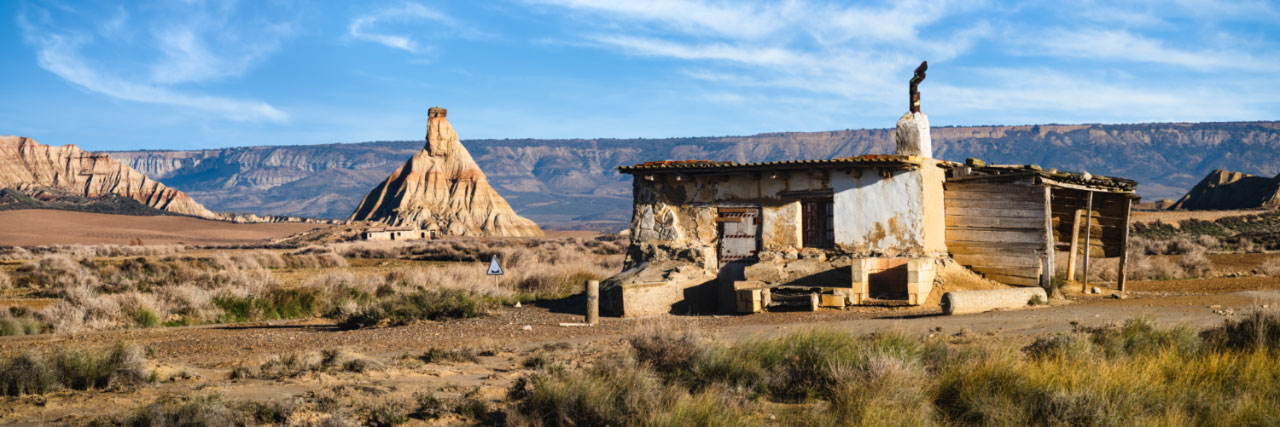 Herve Sentucq - Cabanes de berger sur la piste menant au Cabezo de Castildetierra, désert des Bardenas